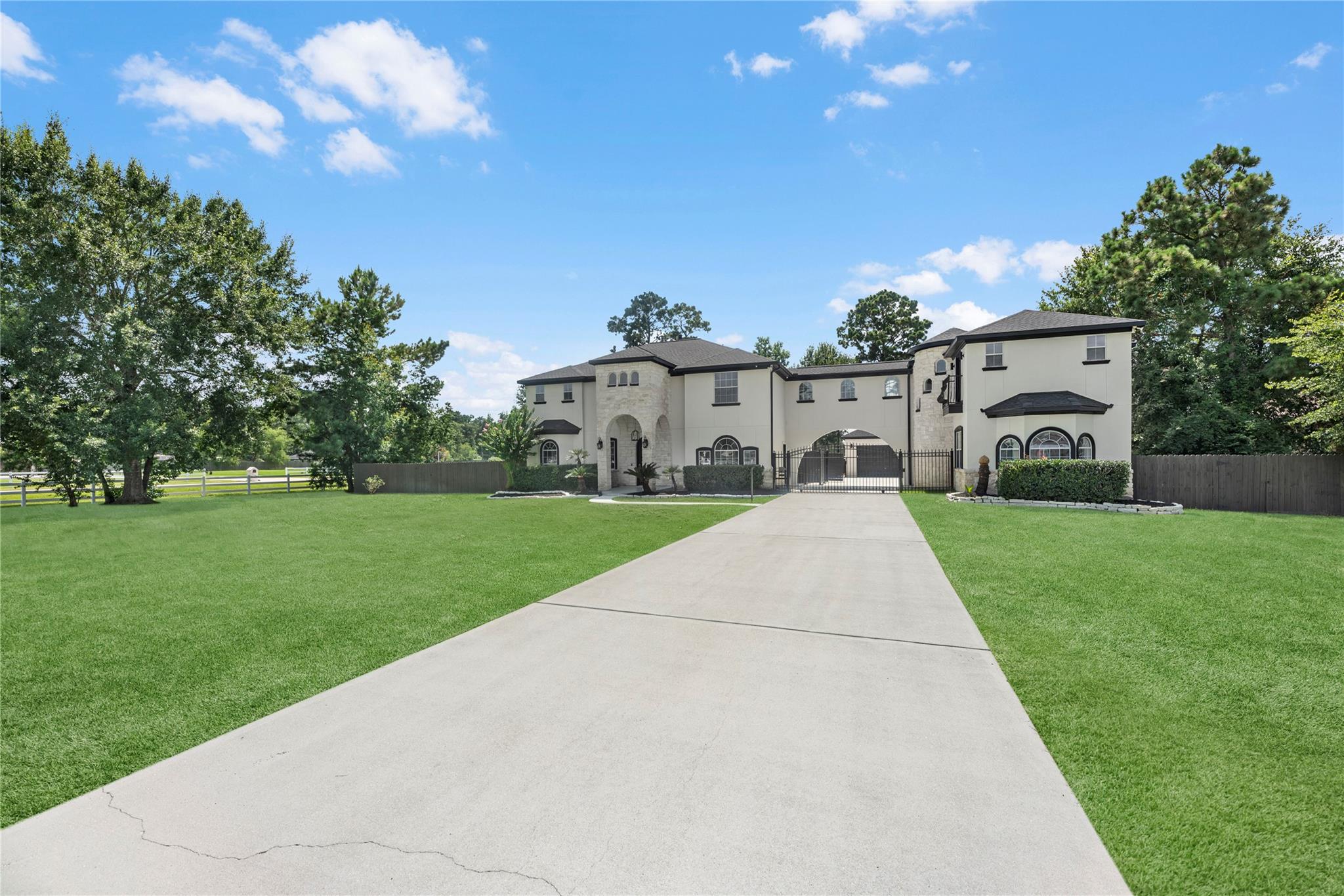 21703 Spur Circle Lane