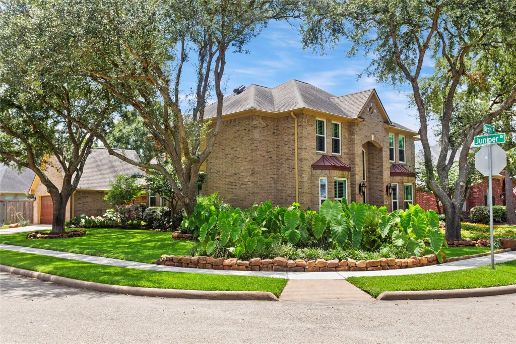 Photo of 1302 Birch Street, Pearland, TX 77581 (MLS # 69513529)