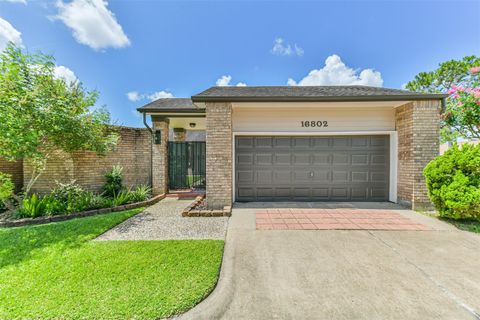 Photo of 16802 Hartwood Way, Houston, TX 77058 (MLS # 17181561)