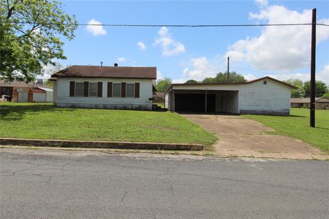 Photo of 908 Paulus Street, Schulenburg, TX 78956 (MLS # 92847931)