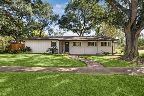 Photo of 8621 Bob White Drive, Houston, TX 77074 (MLS # 29125415)