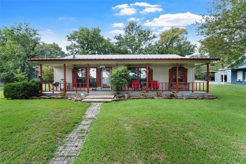 Photo of 299 Lcr 763, Groesbeck, TX 76642 (MLS # 18345260) Photo of 299 Lcr 763, Groesbeck, TX 76642 (MLS # 18345260)