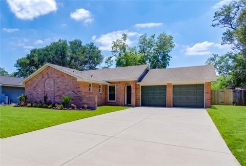 Photo of 10318 Sageberry Drive, Houston, TX 77089 (MLS # 96059452)