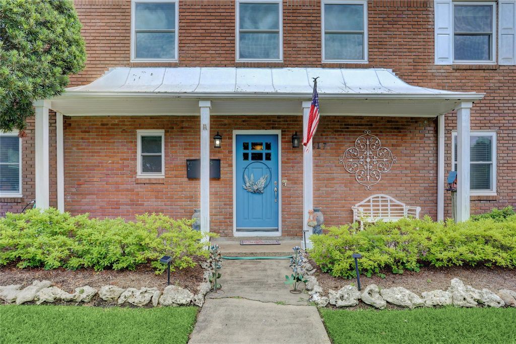 Photo of 3617 Murworth Drive, Houston, TX 77025 (MLS # 71678649)