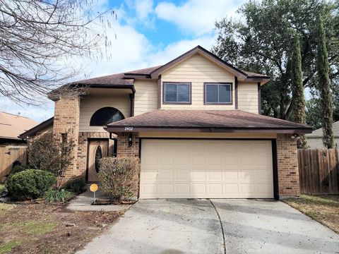 Photo of 2402 Chestnut Mills Road, Houston, TX 77067 (MLS # 39557630)
