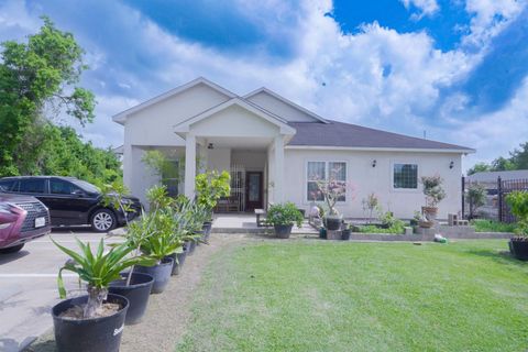 Photo of 3243 Essie Road, Houston, TX 77086 (MLS # 18326421)