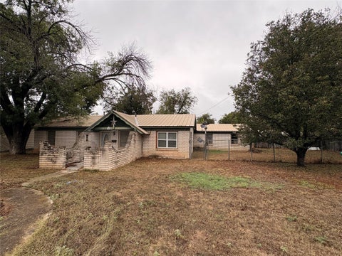 Photo of 1301 Willis Street, brownwood, TX 76801 (MLS # 57307955)