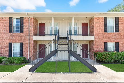 Photo of 9410 Edgebrook St, Houston, TX 77075 (MLS # 59394759) Photo of 9410 Edgebrook St, Houston, TX 77075 (MLS # 59394759)