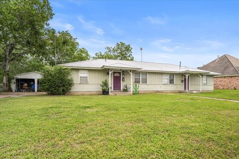 Photo of 512 N College Street, Weimar, TX 78962 (MLS # 51827477)