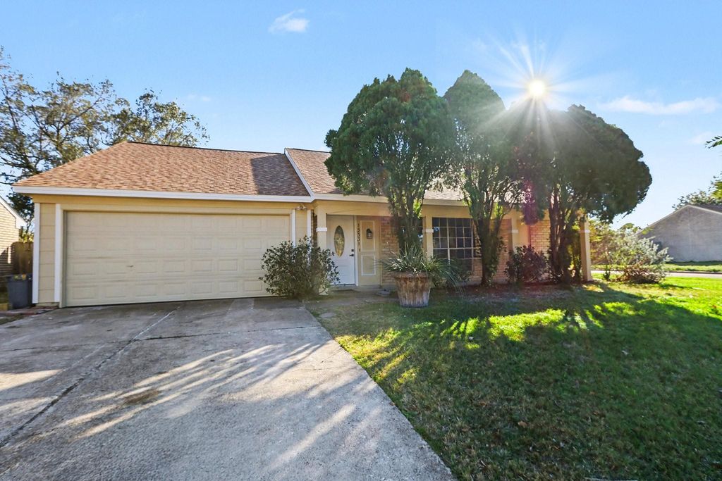 Photo of 13331 Harpers Bridge Drive, Houston, TX 77041 (MLS # 38140268)