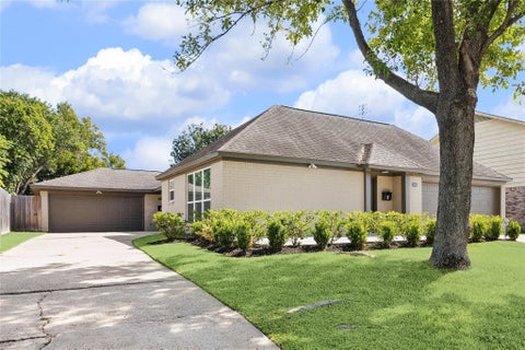 Photo of 7115 S Gessner Road #B, Houston, TX 77036 (MLS # 69476341)