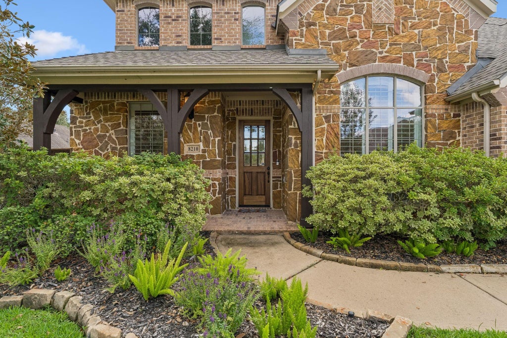 Photo of 8210 Thunder Ridge Way, Missouri City, TX 77459 (MLS # 97355616)