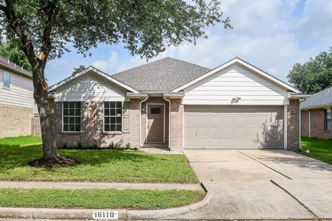Photo of 16110 Darwood Court, Houston, TX 77083 (MLS # 3156582)