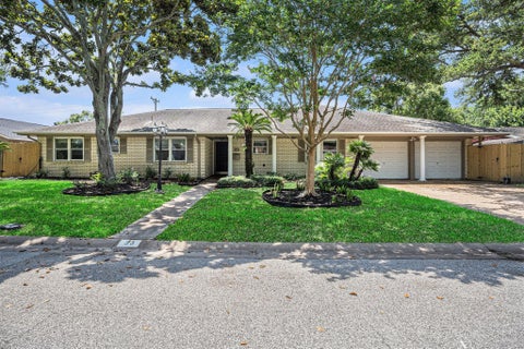 Photo of 33 Maple Lane, Galveston, TX 77551 (MLS # 2724967)