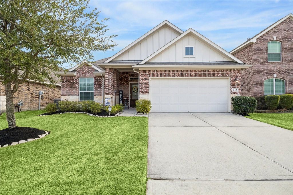 Photo of 21338 Somerset Shores Crossing, Kingwood, TX 77339 (MLS # 76681280)