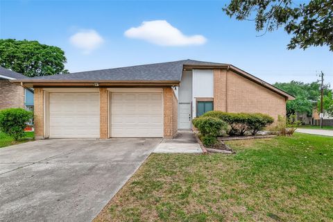 Photo of 319 Richvale Lane, Houston, TX 77598 (MLS # 85734443)
