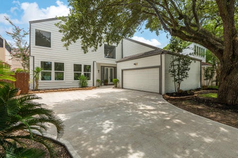 Photo of 14323 Briarhills Parkway, Houston, TX 77077 (MLS # 20725529)
