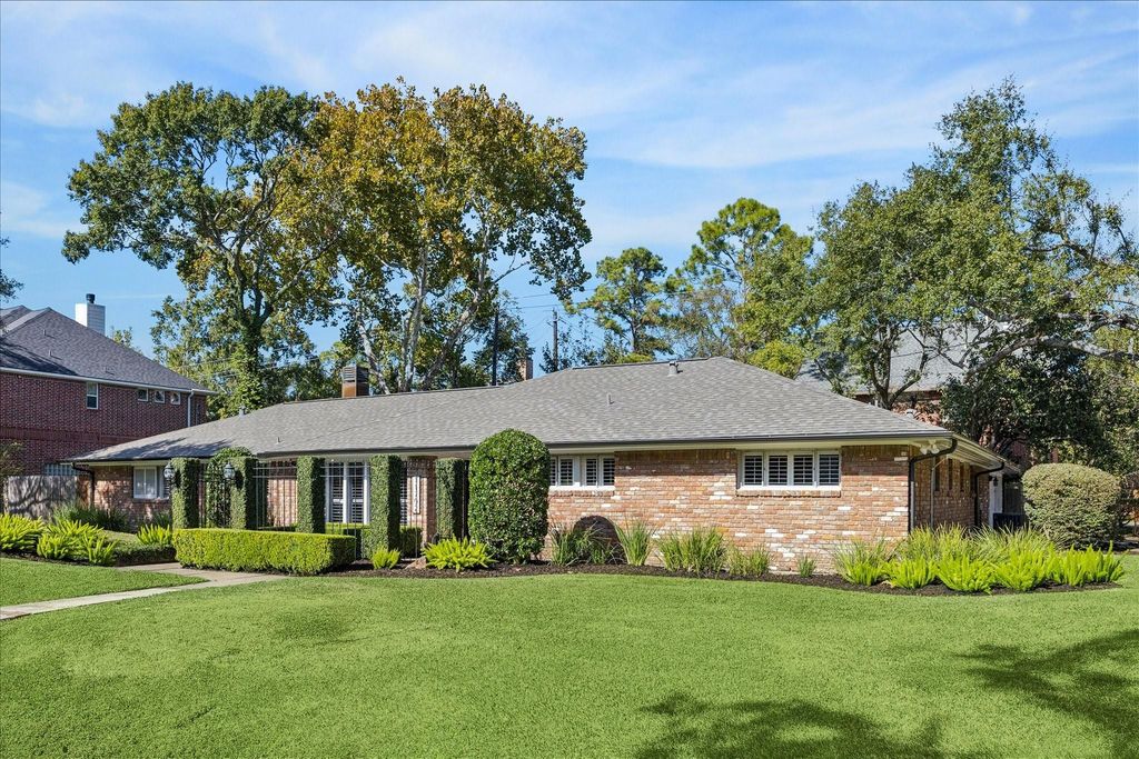 Photo of 11702 Spriggs Way, Hedwig Village, TX 77024 (MLS # 43824798)