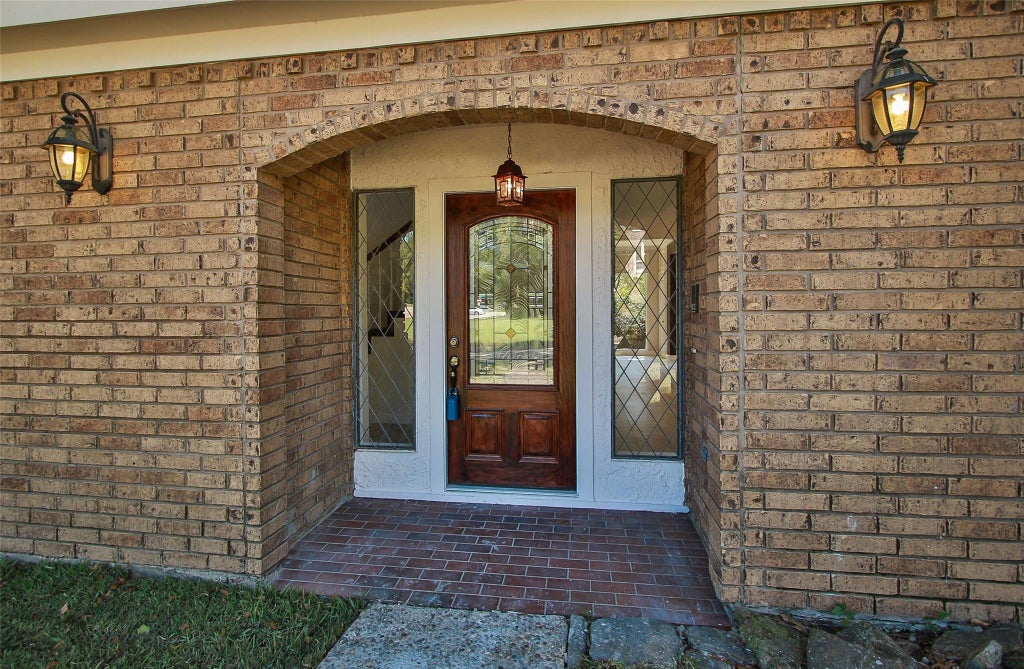 Photo of 5422 Windy Lake Drive, Houston, TX 77345 (MLS # 91973280)