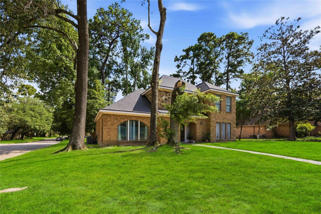 Photo of 5422 Windy Lake Drive, Houston, TX 77345 (MLS # 91973280)