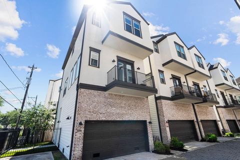 Photo of 1114 W 15th 1/2 Street #A, Houston, TX 77008 (MLS # 25339293)