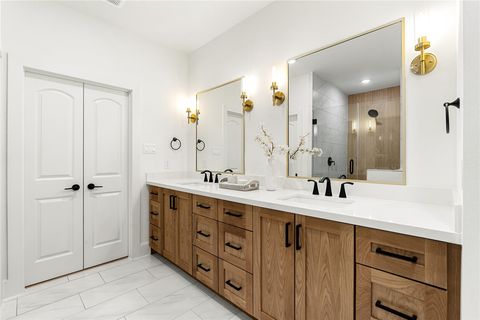 Tiny photo for 1614 Ojeman Road Rd #E, Houston, TX 77055 (MLS # 96723426)