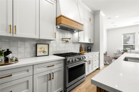 Tiny photo for 1614 Ojeman Road Rd #E, Houston, TX 77055 (MLS # 96723426)