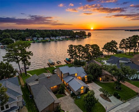 Photo of 12414 Lake Shore Drive, Montgomery, TX 77356 (MLS # 84566595)