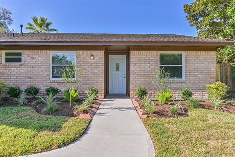 Photo of 409 Linda Lane, Friendswood, TX 77546 (MLS # 15021605)