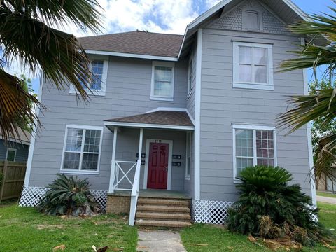 Photo of 2210 Sabine Pass Avenue, Beaumont, TX 77701 (MLS # 67064340)