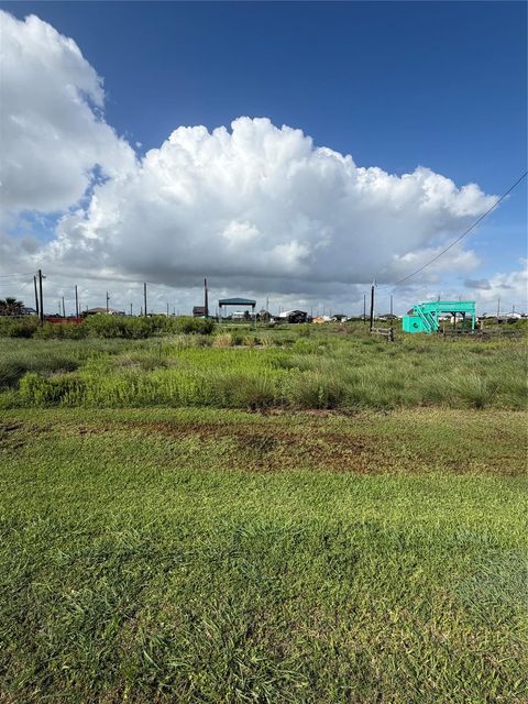 Photo of 331 Blue Water BLVD, Sargent, TX 77414 (MLS # 68378311)