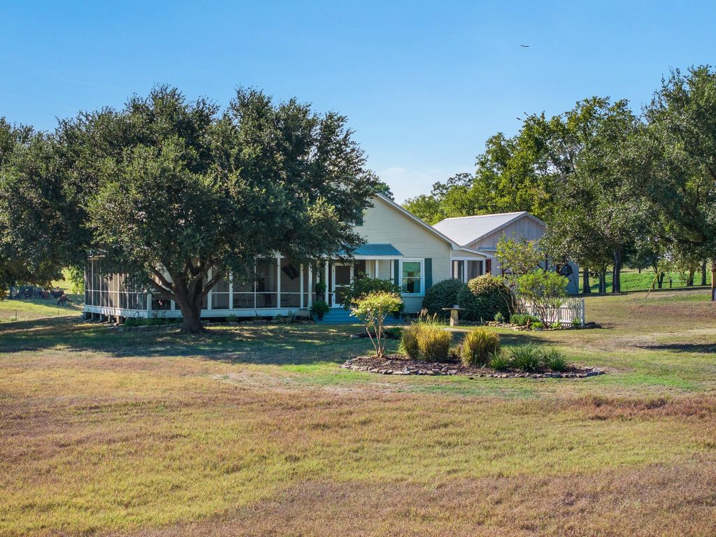 Photo of 6020 Valley View Lane, Brenham, TX 77833 (MLS # 4513993)