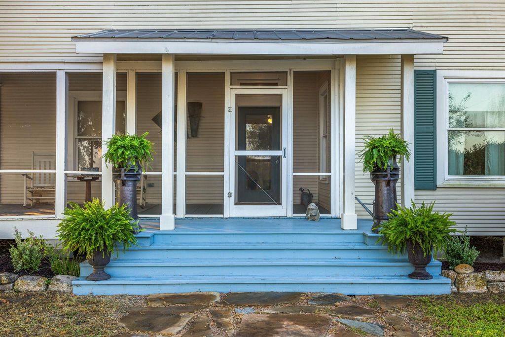 Photo of 6020 Valley View Lane, Brenham, TX 77833 (MLS # 4513993)
