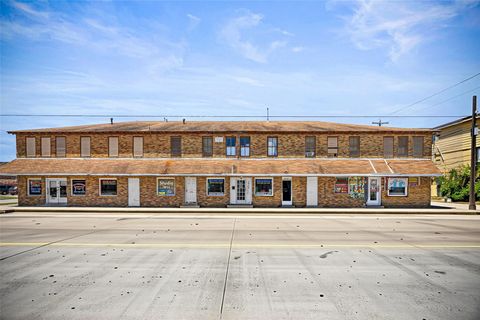Photo of 1915 45th Street, Galveston, TX 77550 (MLS # 82120483)