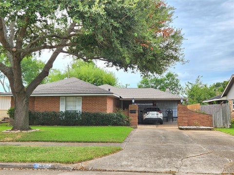 Photo of 9762 Rambling Trail, Houston, TX 77089 (MLS # 3798449)