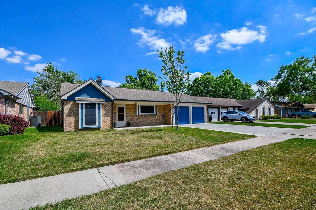 Photo of 2562 Kevin Lane, Houston, TX 77043 (MLS # 11467222)