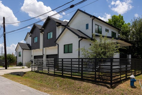 Multifamily For Sale - 3034 Wayne Street #A-B<br/> Houston, TX 77026