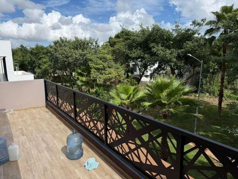 Photo of 3 Fuente De Las Nereidas, TX 77560 (MLS # 25052451)