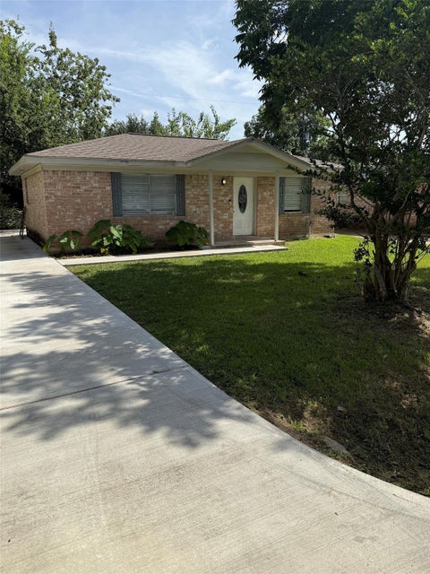 Photo of 8807 Barton Street, Houston, TX 77075 (MLS # 97878863)
