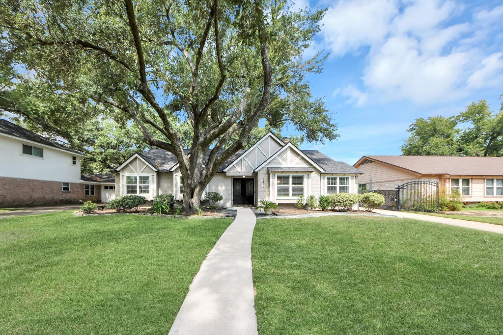 Photo of 2319 Greyburn Lane, Houston, TX 77080 (MLS # 83144912)