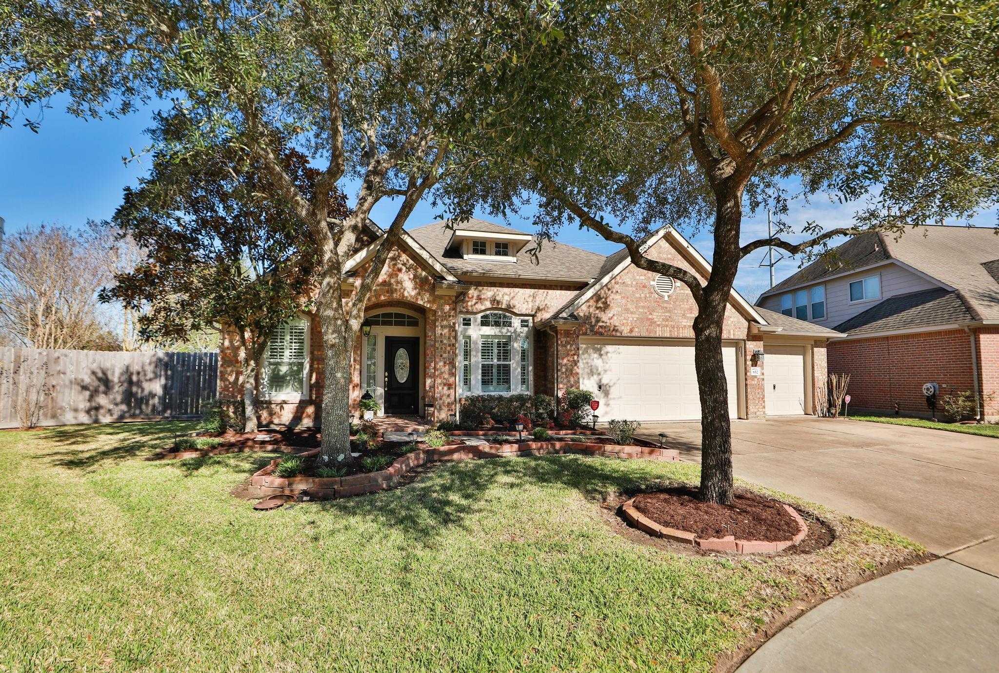 852 Shoal Pointe Lane