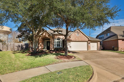 Photo of 852 Shoal Pointe Lane, League City, TX 77573 (MLS # 67278564)