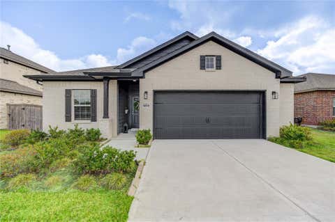 Homes For Sale - 5009 Coral Vine Court<br/> Pearland, TX 77584