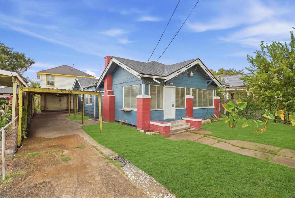 Photo of 5709 Sherman Street, Houston, TX 77011 (MLS # 62870539)