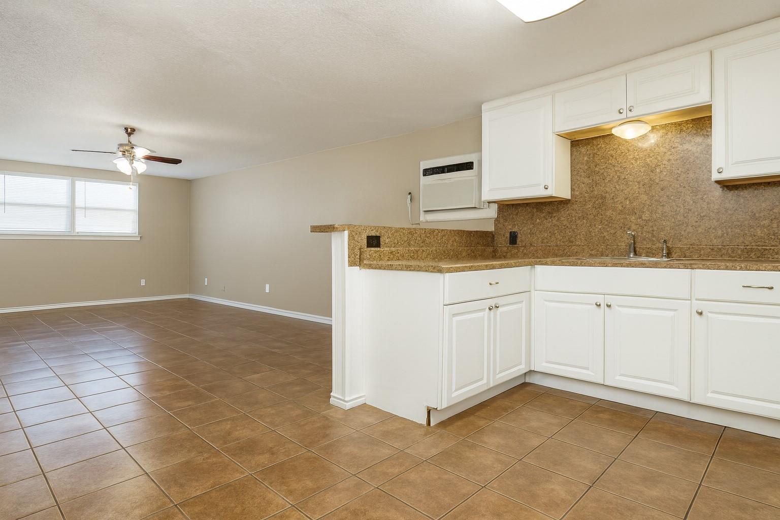6113 Avenue Q 1/2