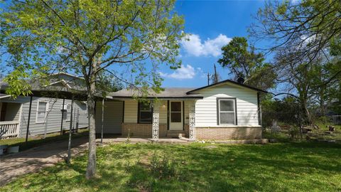 Photo of 410 Clinton Park Street, Houston, TX 77029 (MLS # 92385610)