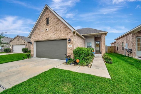 Homes For Sale - 5314 Abbeville Court<br/> Dickinson, TX 77539