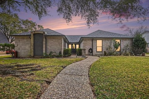 Photo of 1114 Woodhorn Drive, Houston, TX 77062 (MLS # 11741887)