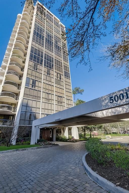 5001 Woodway Drive 1304