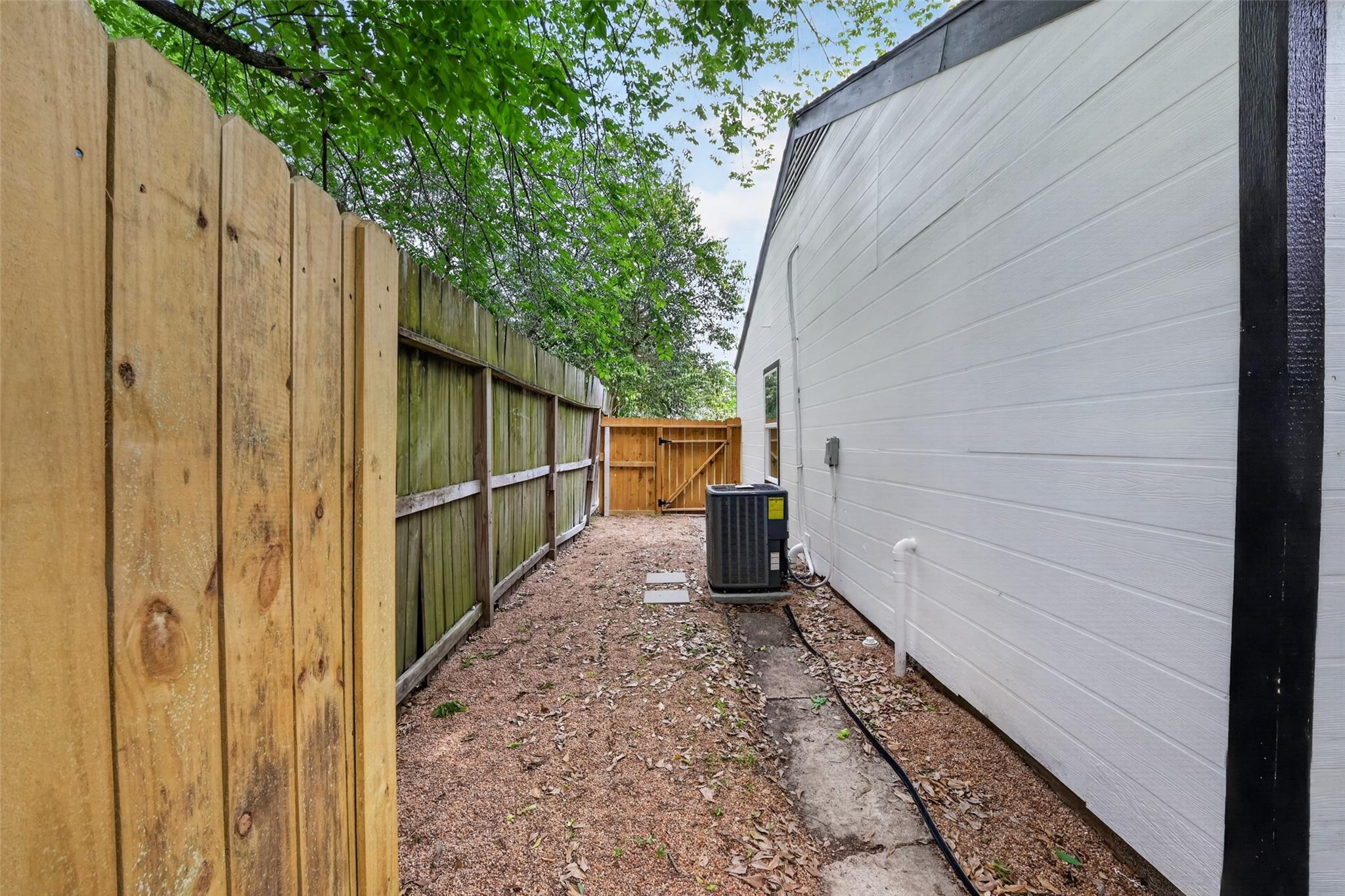 2504 Windsor Lane